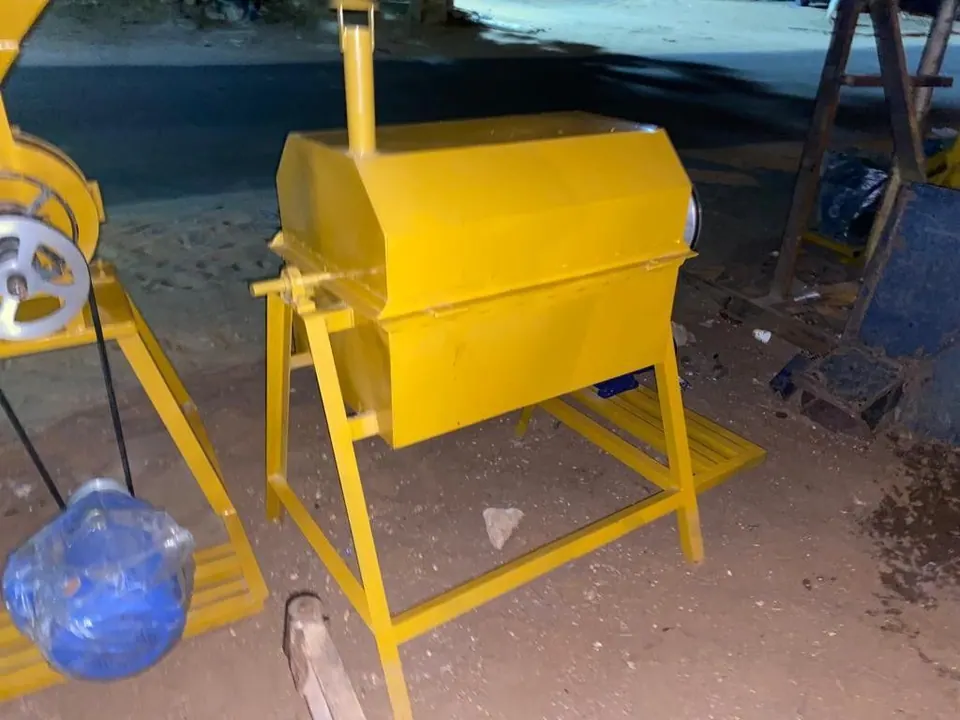 Groundnut paste grinder