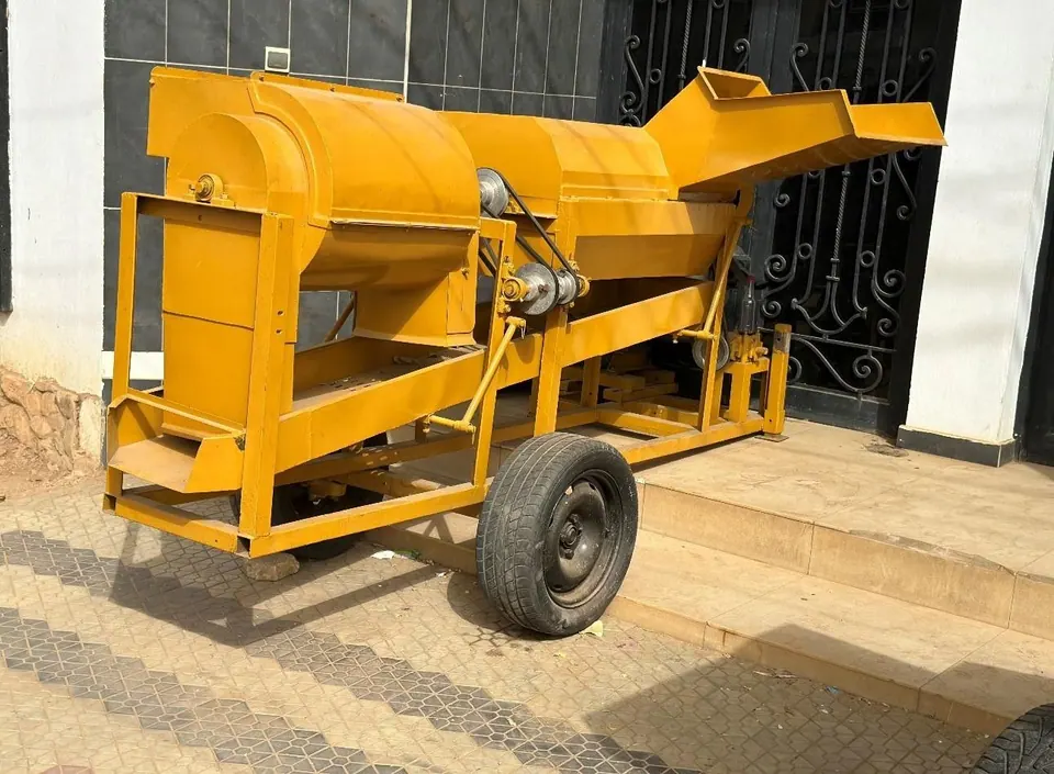 Groundnut thresher